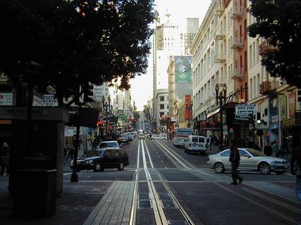 Looking north up Powell Street<br>Location: <a href="https://www.google.com/maps/search/?api=1&query=37.78542,-122.40782" target="_new">Powell Street</a>